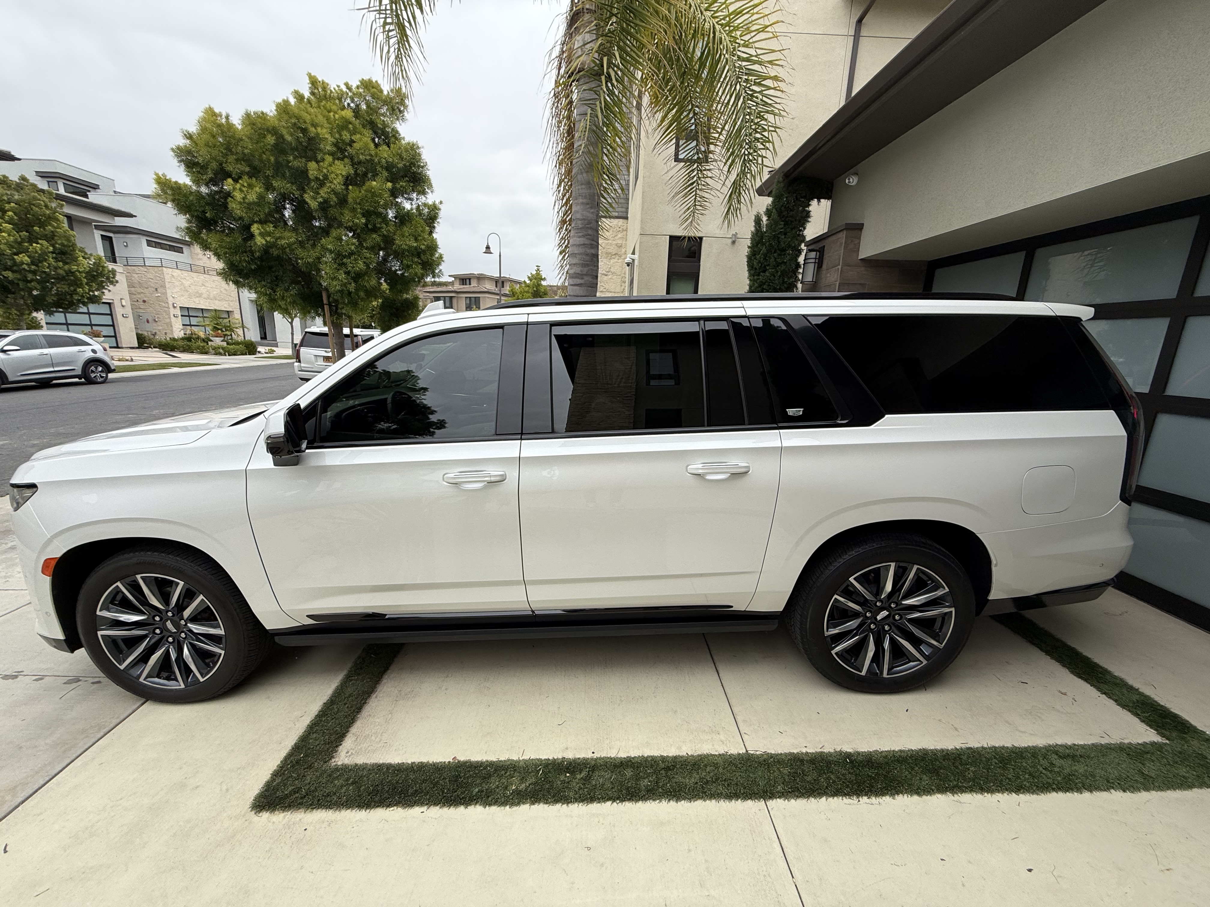 Used 2021 Cadillac Escalade ESV Sport Platinum AWD/4WD image 6