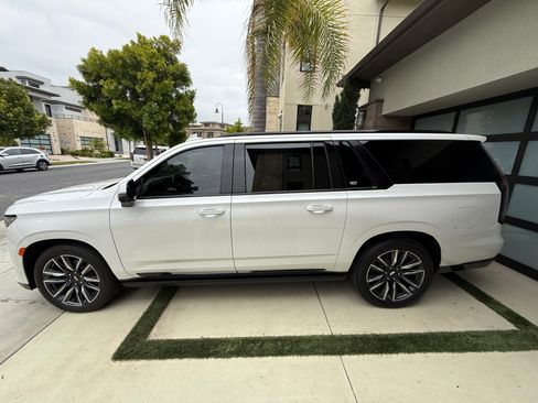 Used 2021 Cadillac Escalade ESV Sport Platinum AWD/4WD image 6