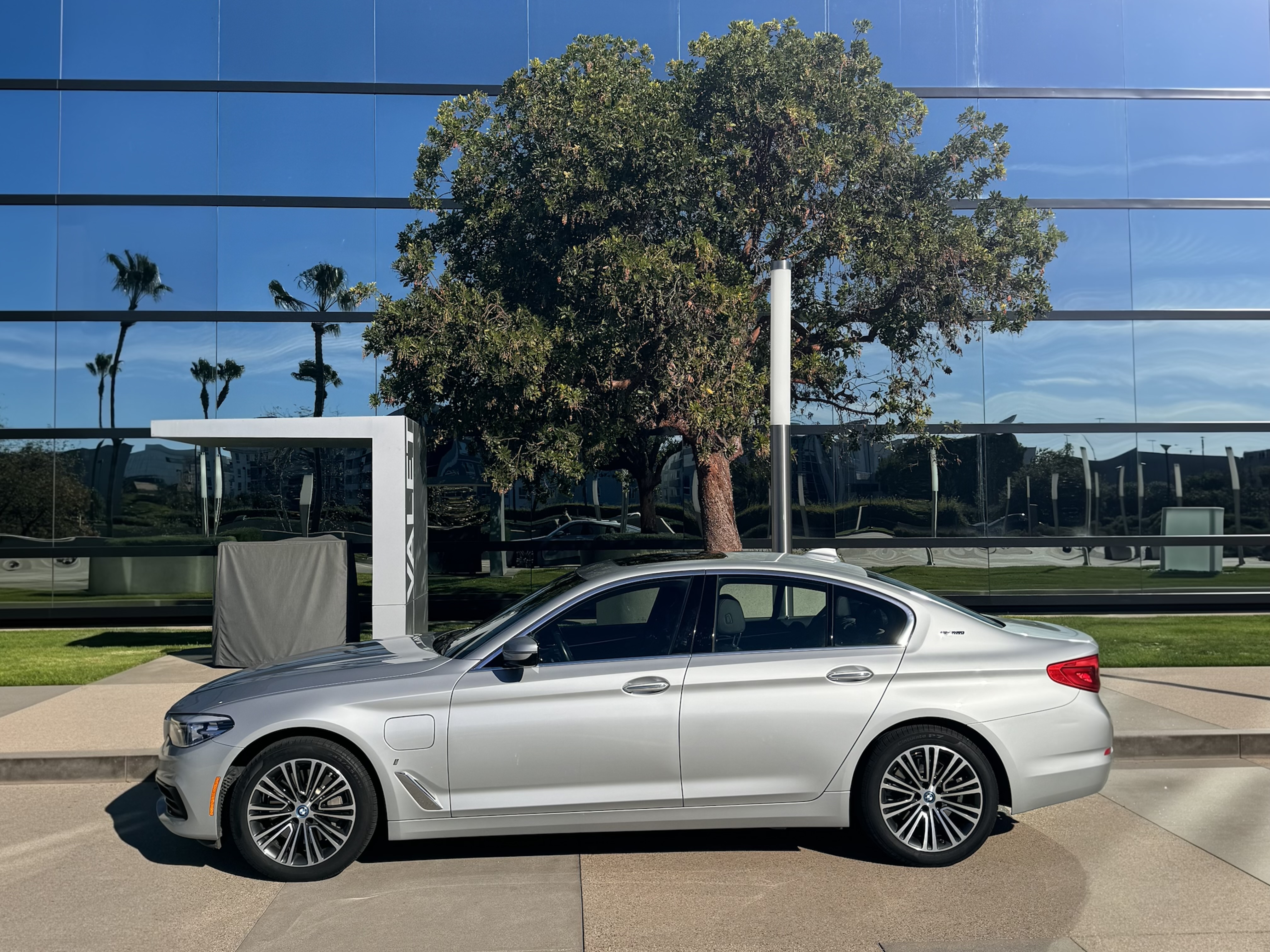 Used 2018 BMW 530e xDrive AWD/4WD image 1