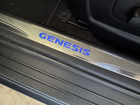 Used 2013 Hyundai Genesis 3.8 RWD image 12