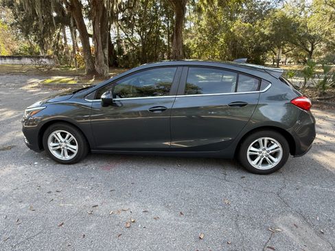 Used 2018 Chevrolet Cruze LT image 1