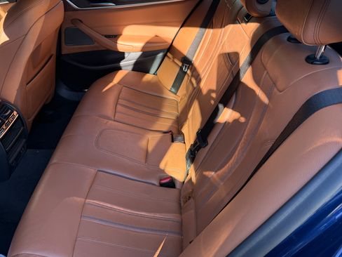 Used 2020 BMW 530e w/ M Sport Package image 13