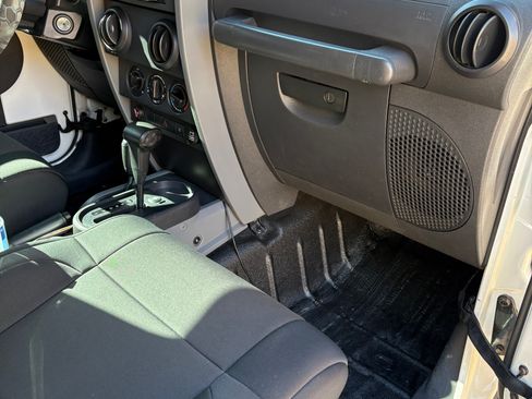 Used 2007 Jeep Wrangler X AWD/4WD image 9