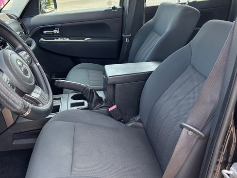 Used 2012 Jeep Liberty Sport w/ Driver Convenience Group AWD/4WD image 30