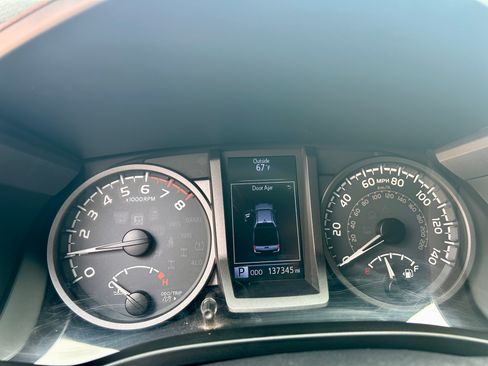 Used 2017 Toyota Tacoma TRD Off-Road w/ Tow Package RWD image 16