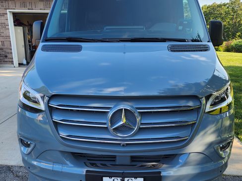 Used 2022 Mercedes-Benz Sprinter 2500 image 4