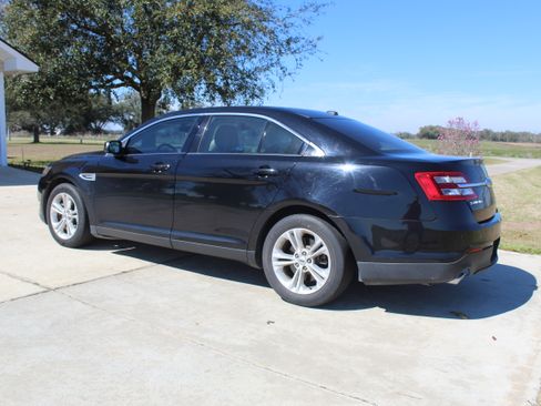 Used 2018 Ford Taurus SEL w/ Equipment Group 201A image 9