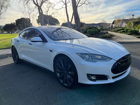Used 2013 Tesla Model S Performance image 4