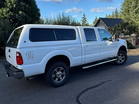 Used 2011 Ford F250 Lariat w/ Lariat Interior Pkg AWD/4WD image 5