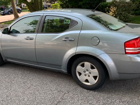 Used 2010 Dodge Avenger SXT FWD image 2