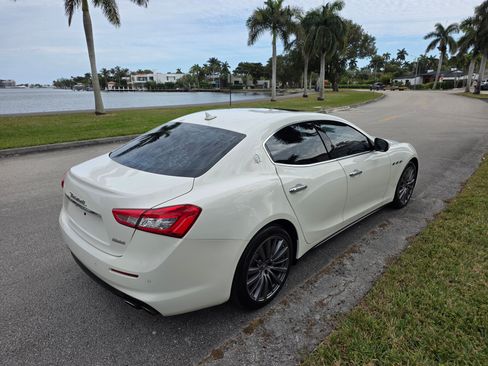 Used 2018 Maserati Ghibli image 9