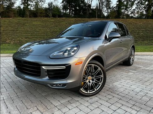 Used 2017 Porsche Cayenne Turbo S image 2