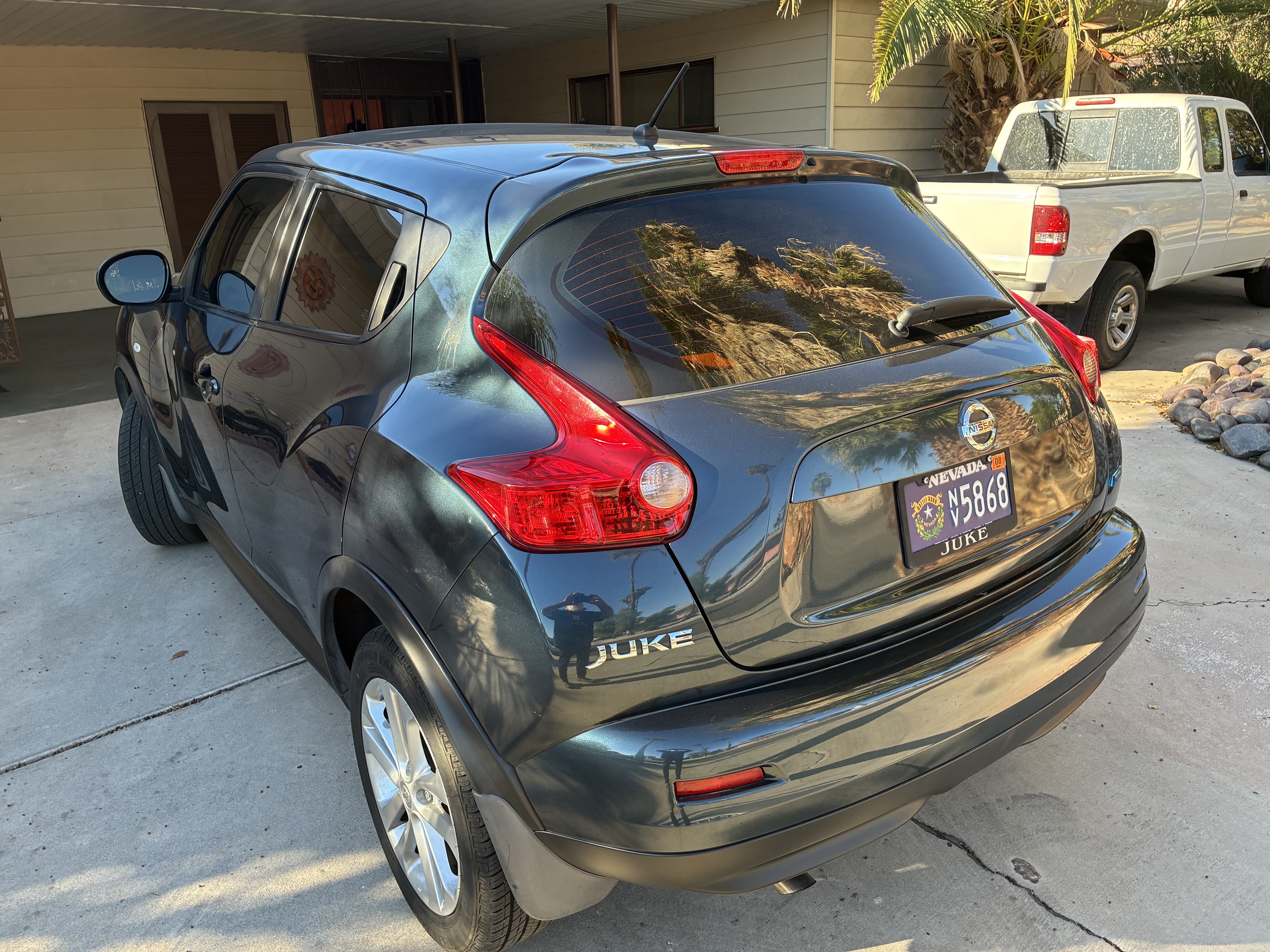 Used 2013 Nissan Juke S FWD image 8