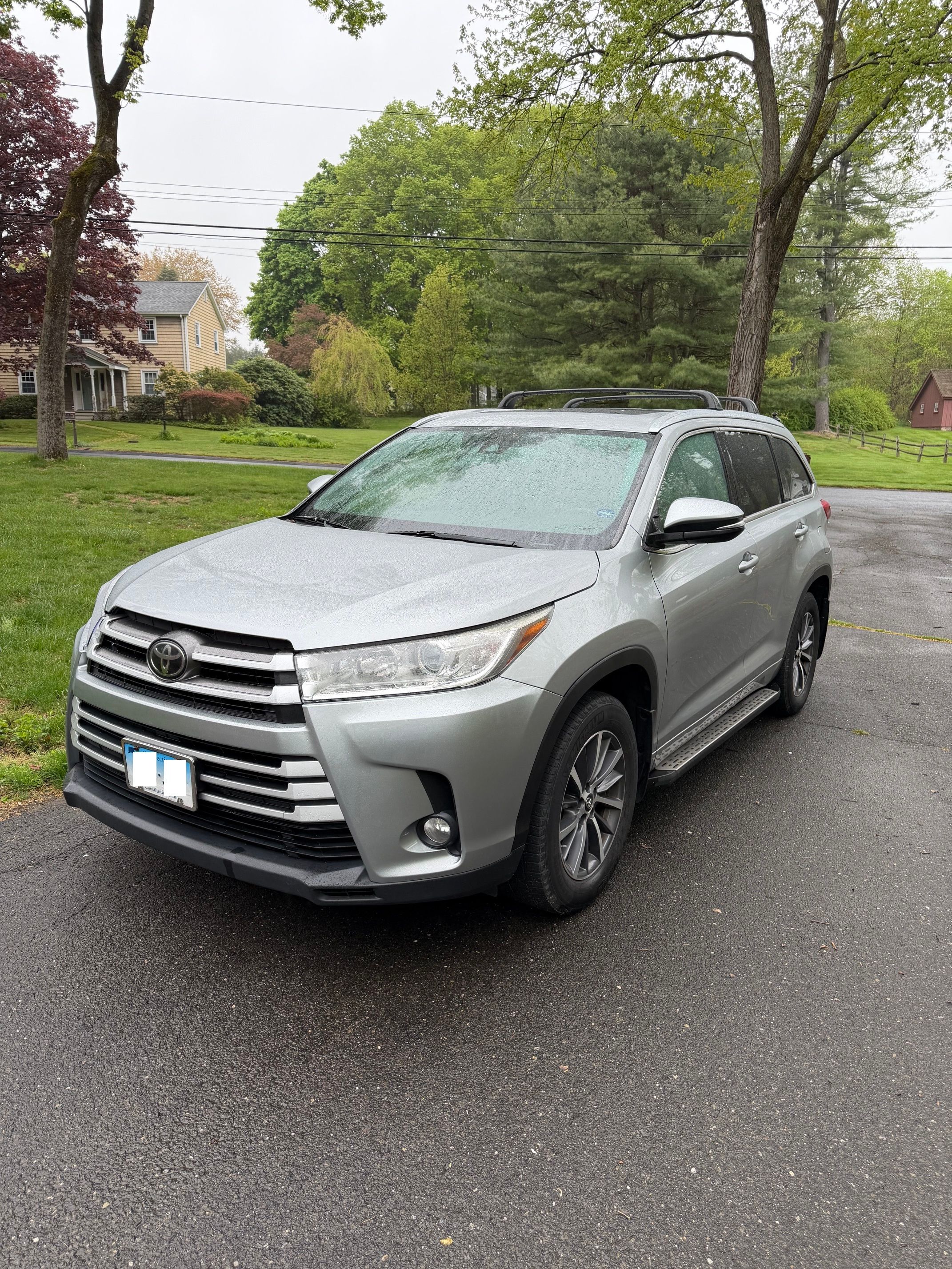 Used 2017 Toyota Highlander XLE AWD/4WD image 1