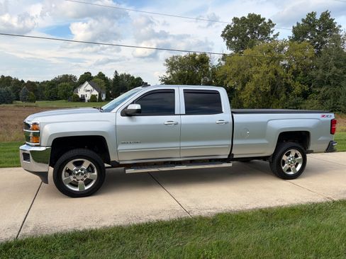 Used 2018 Chevrolet Silverado 2500 LT w/ LT Convenience Package AWD/4WD image 1
