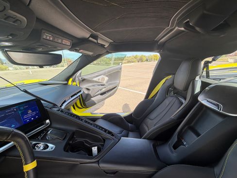 Used 2021 Chevrolet Corvette Stingray Premium Cpe w/ Z51 Performance Package image 13