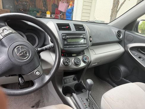 Used 2012 Toyota RAV4 4WD w/ Upgrade Value Pkg image 6