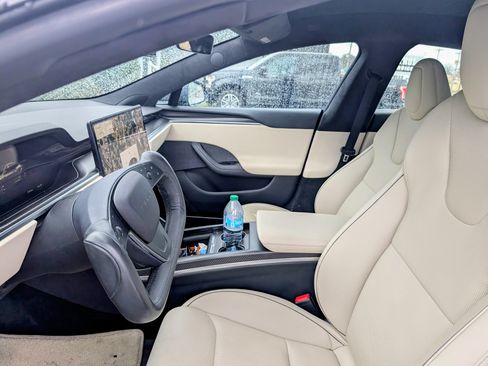 Used 2022 Tesla Model S Plaid image 6