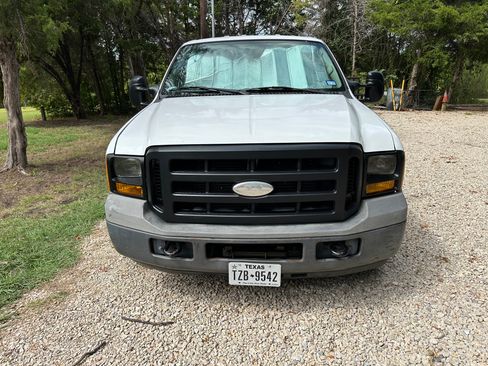 Used 2006 Ford F350 XL image 1