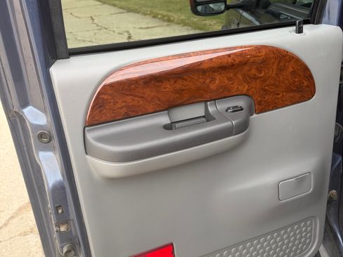 Used 2004 Ford F250 Harley-Davidson image 16