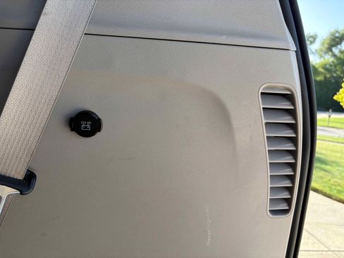 Used 2017 Chrysler Pacifica Touring-L Plus FWD image 23