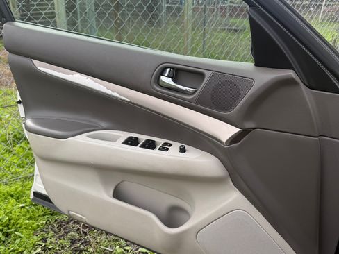 Used 2010 INFINITI G37 Journey image 13