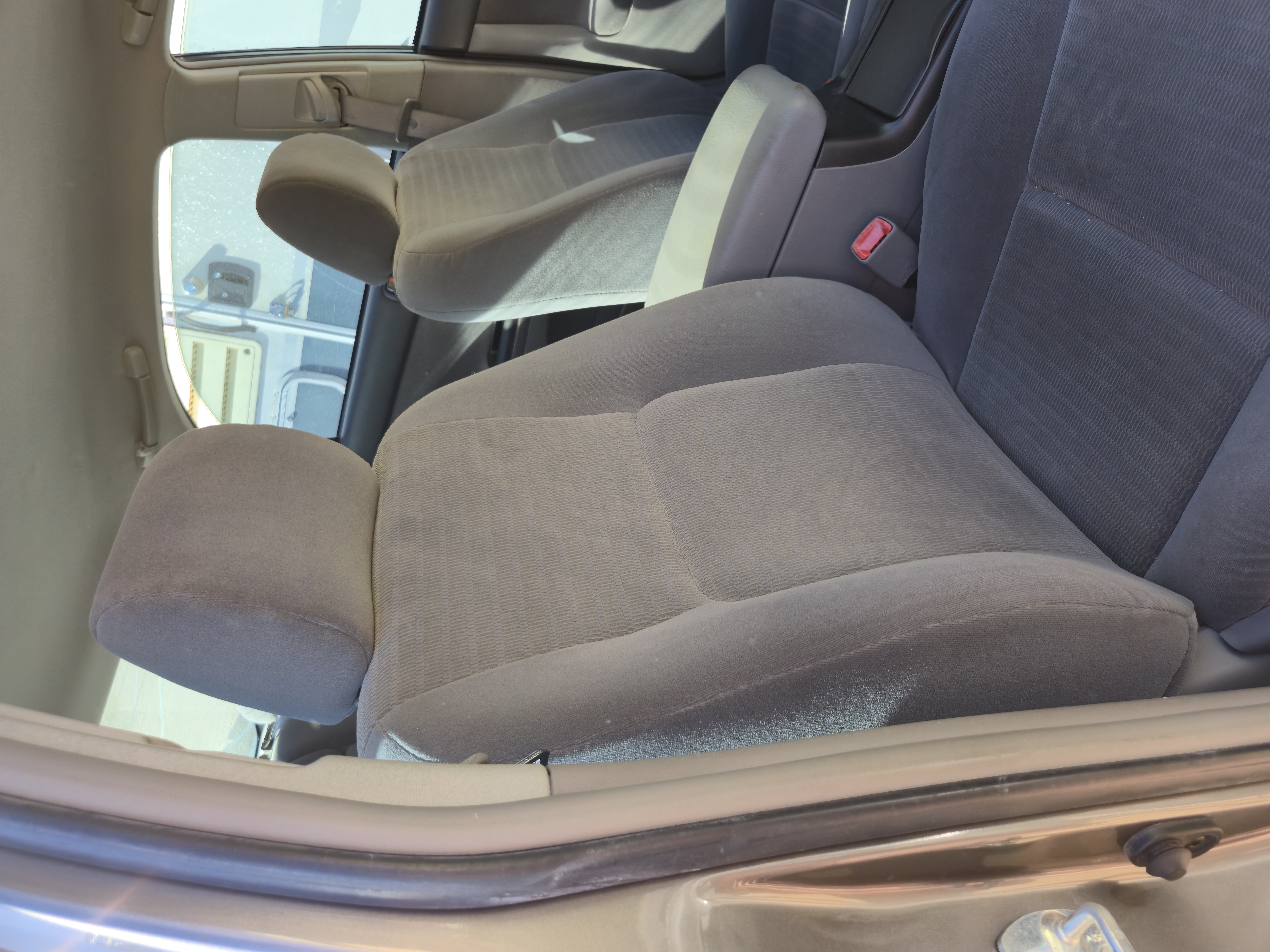 Used 2005 Toyota Camry LE FWD image 16