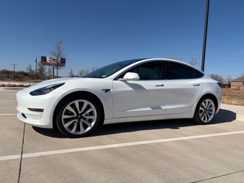 Used 2018 Tesla Model 3 Long Range image 1