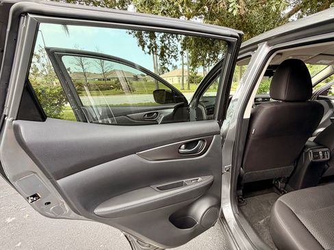 Used 2022 Nissan Rogue Sport S FWD image 13