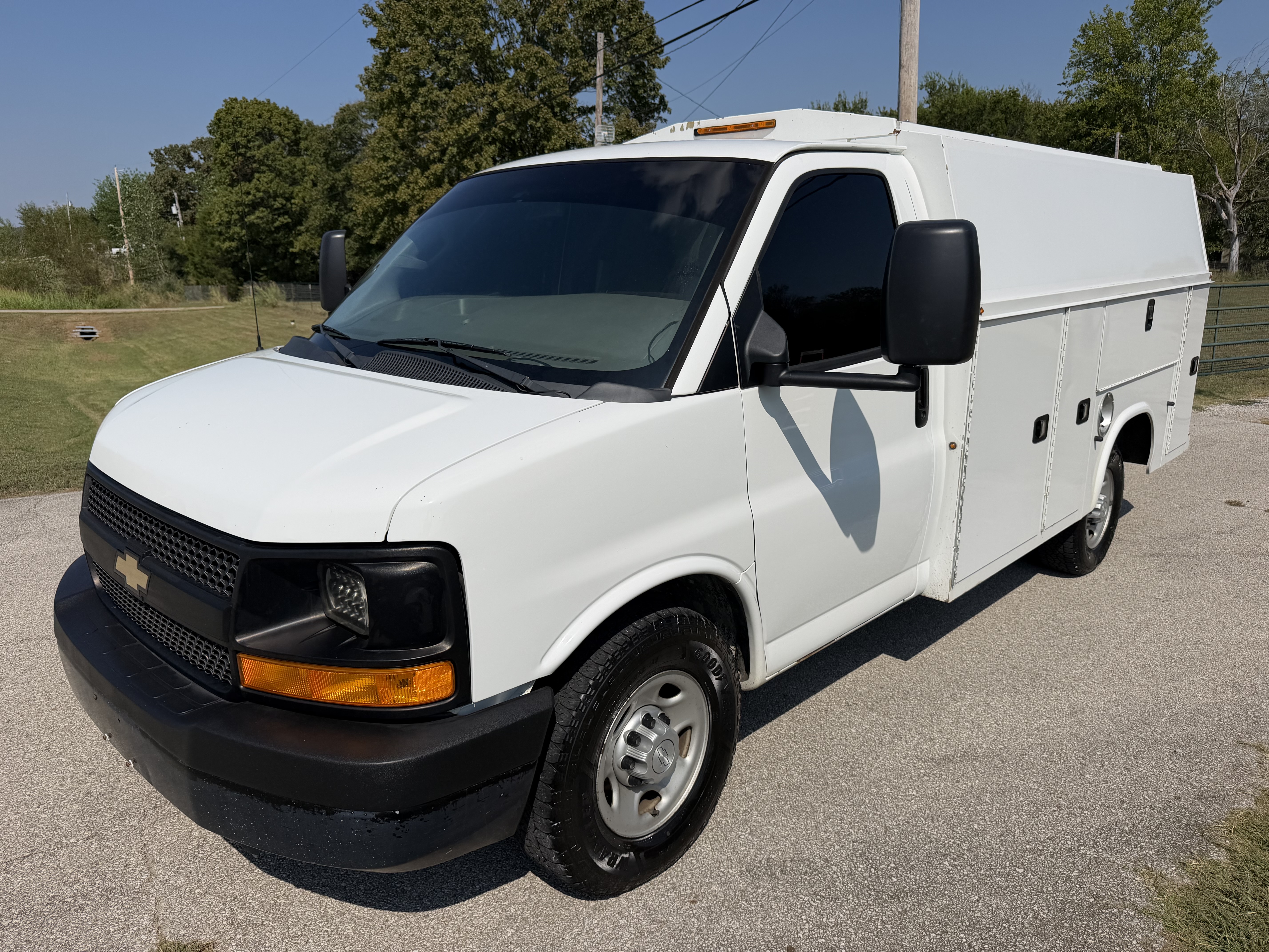 Used 2016 Chevrolet Express 3500 RWD image 1