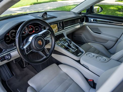 Used 2017 Porsche Panamera Turbo image 6