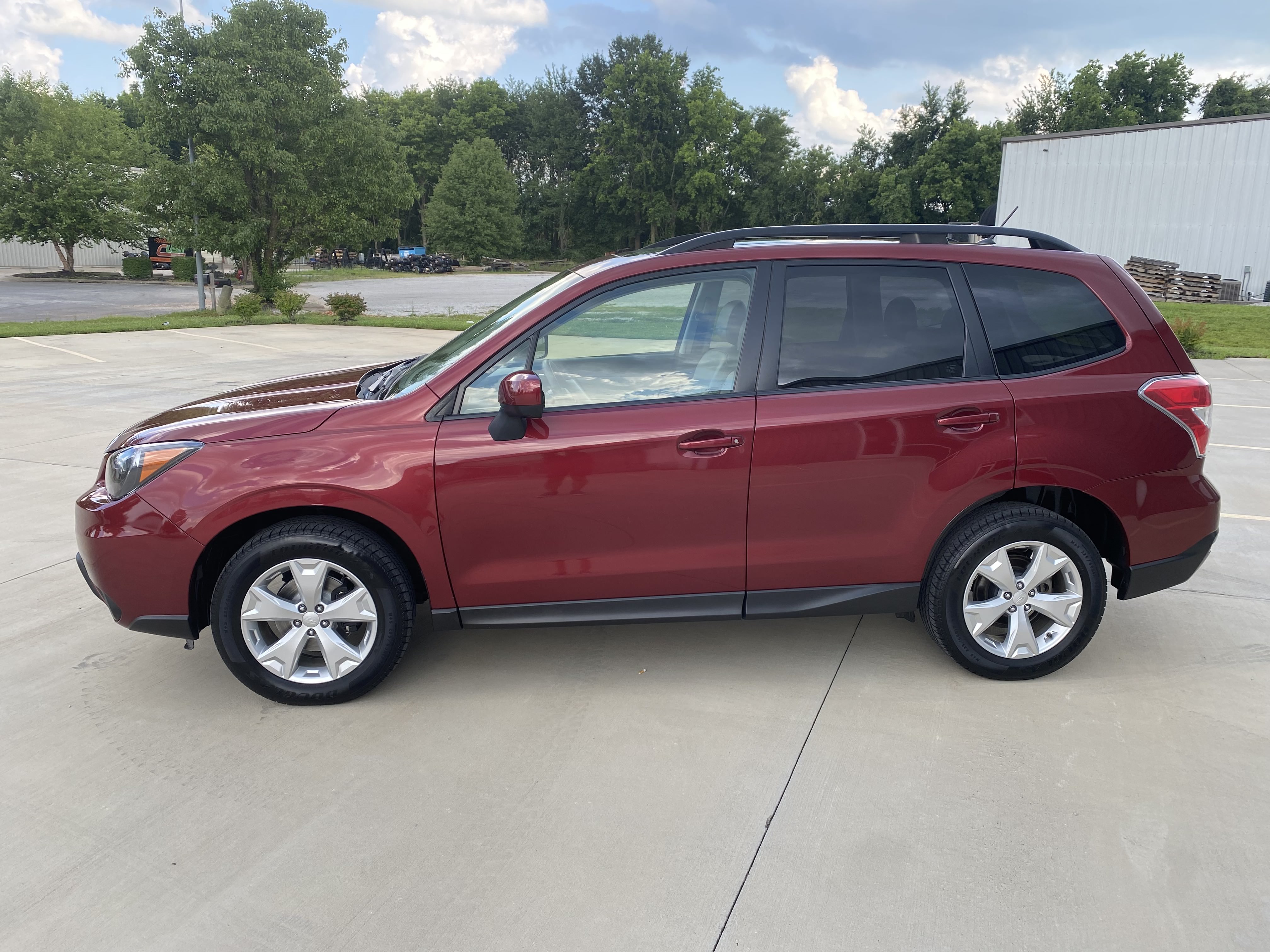 Used 2014 Subaru Forester 2.5i Premium w/ Popular Package #1 AWD/4WD image 2