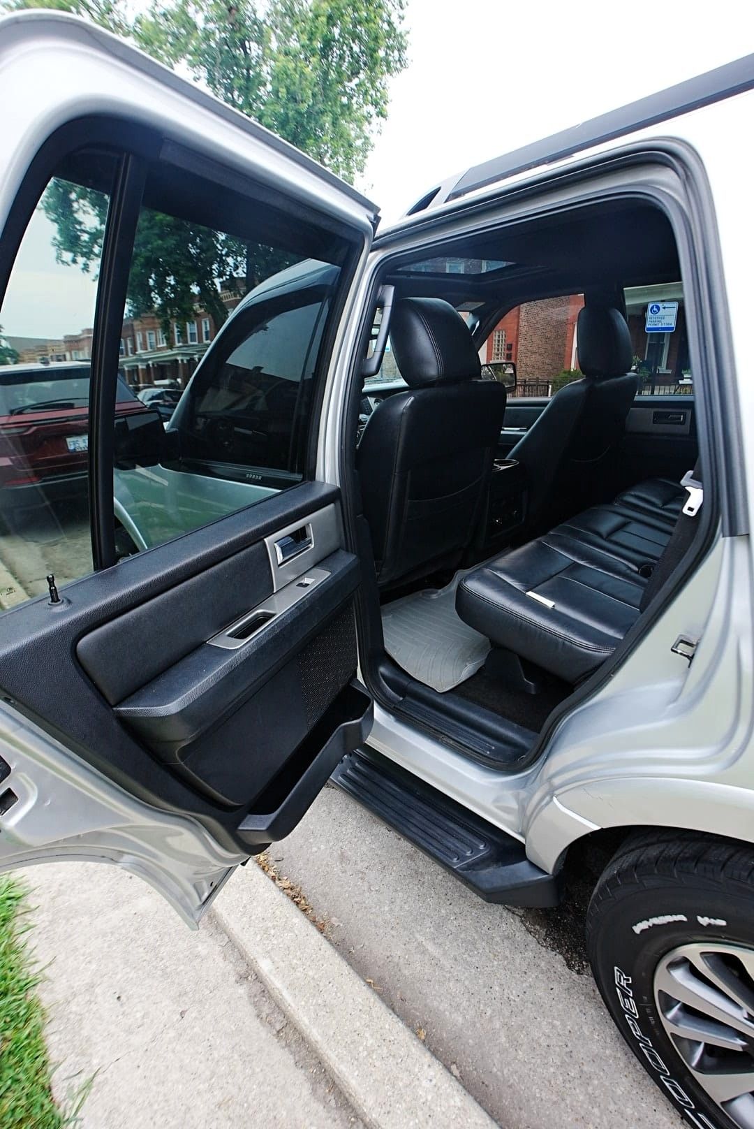 Used 2016 Ford Expedition XLT AWD/4WD image 14