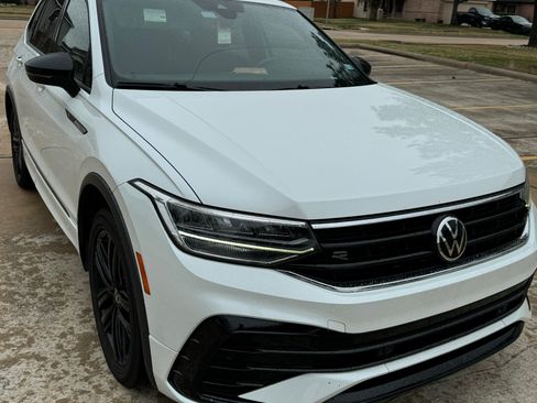 Used 2022 Volkswagen Tiguan SE R-Line image 2