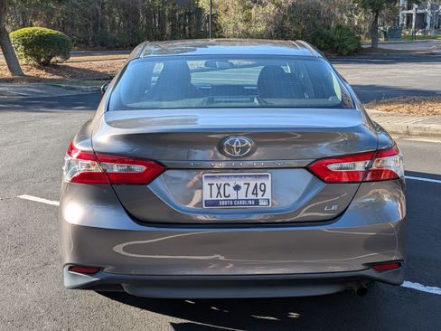 Used 2018 Toyota Camry LE image 8