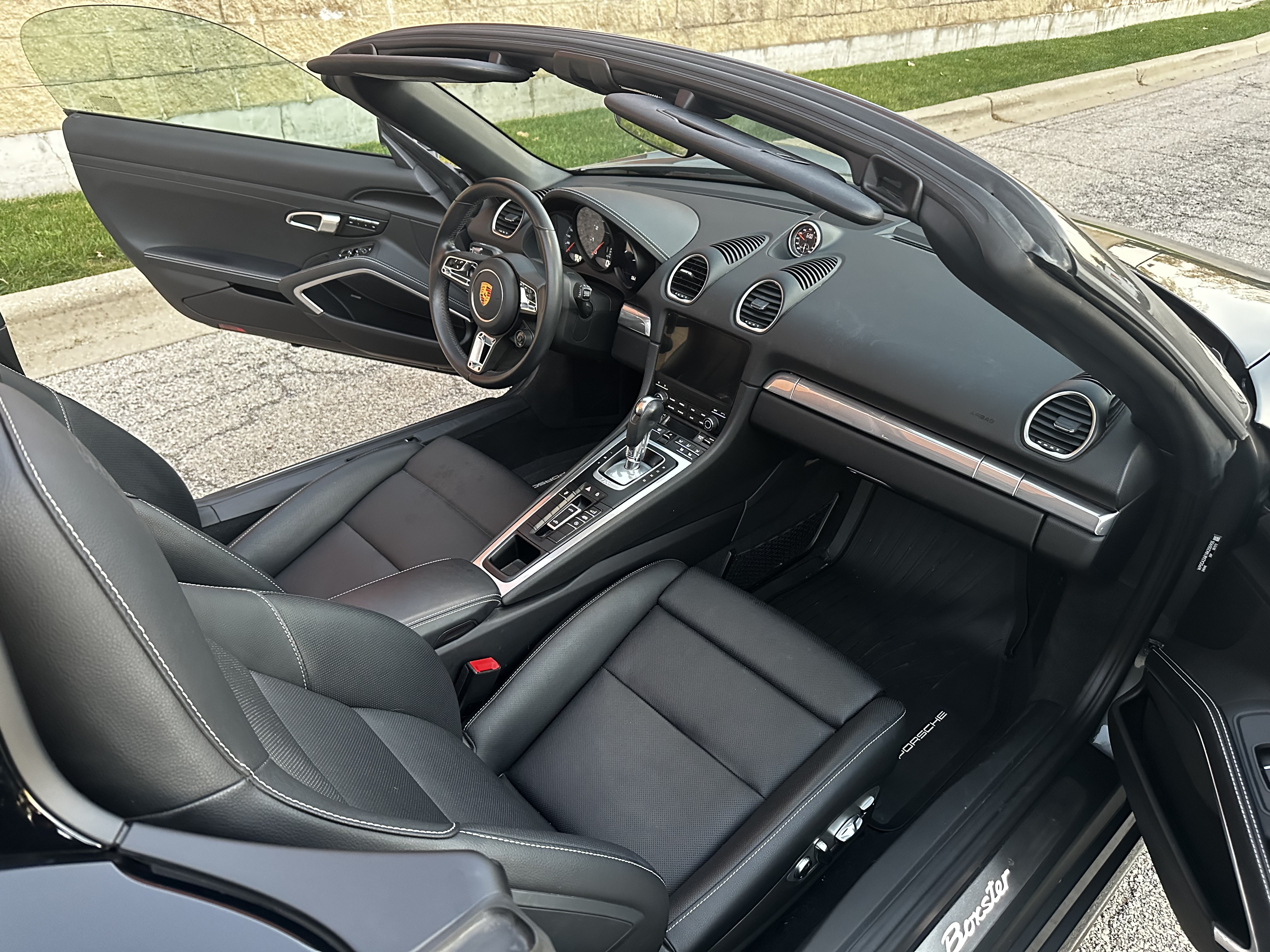 Used 2024 Porsche 718 Boxster RWD image 10
