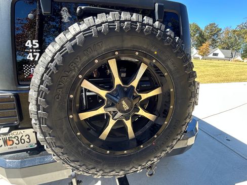 Used 2011 Jeep Wrangler Unlimited Rubicon w/ Call of Duty Group image 28