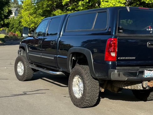 Used 2005 Chevrolet Silverado 2500 LS w/ Heavy-Duty Power Package AWD/4WD image 5