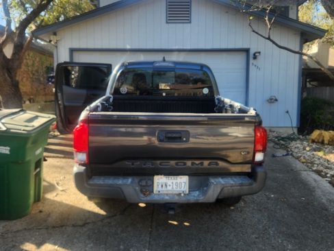 Used 2018 Toyota Tacoma SR5 image 8