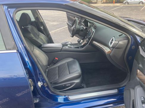 Used 2017 Nissan Maxima Platinum image 9