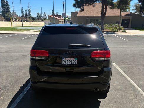Used 2017 Jeep Grand Cherokee Limited AWD/4WD image 4