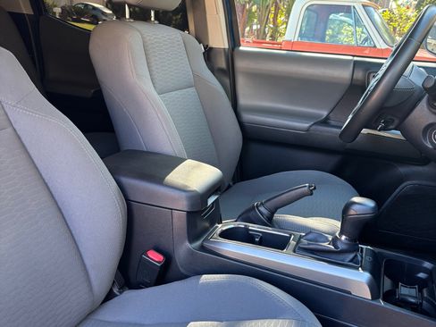 Used 2017 Toyota Tacoma SR5 image 11