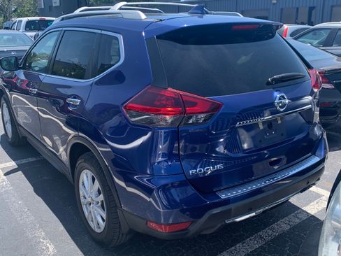 Used 2019 Nissan Rogue SV image 4