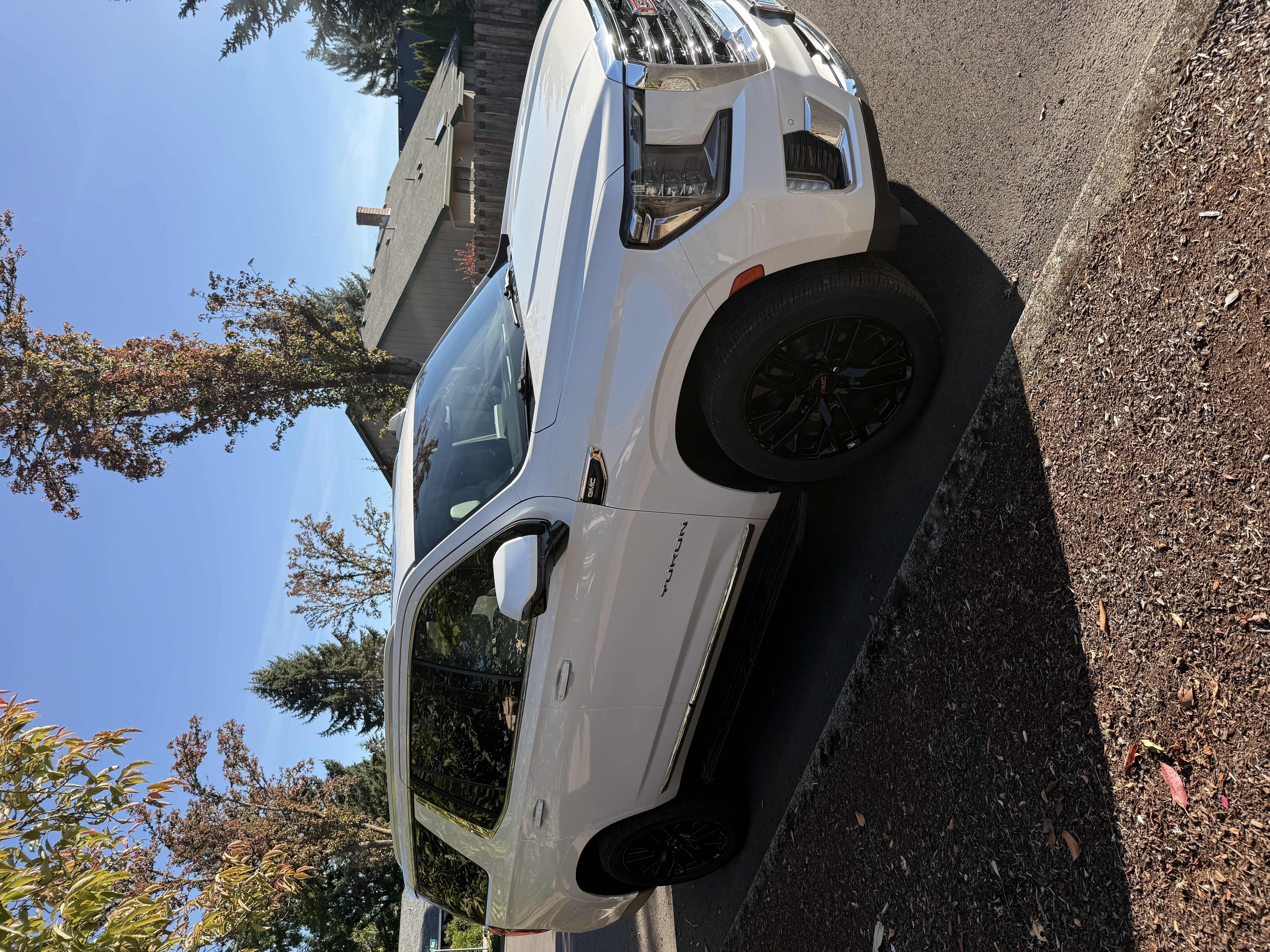 Used 2021 GMC Yukon SLT w/ SLT Luxury Plus Package AWD/4WD image 1