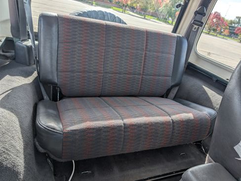 Used 1999 Jeep Wrangler SE image 17