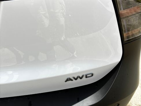 Used 2025 Nissan Kicks S image 9