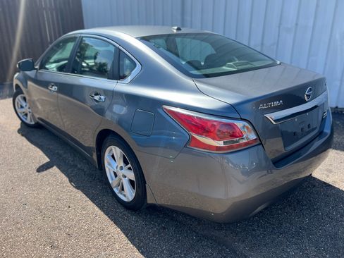 Used 2015 Nissan Altima 2.5 SV w/ Convenience Package FWD image 10