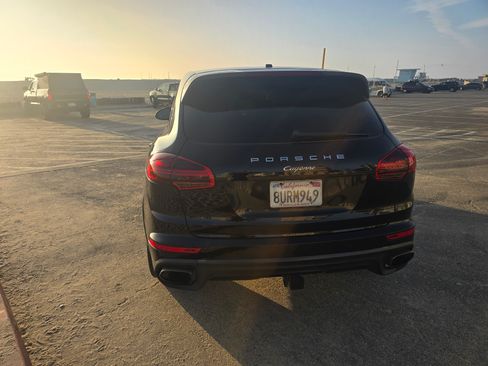 Used 2017 Porsche Cayenne Platinum Edition image 29