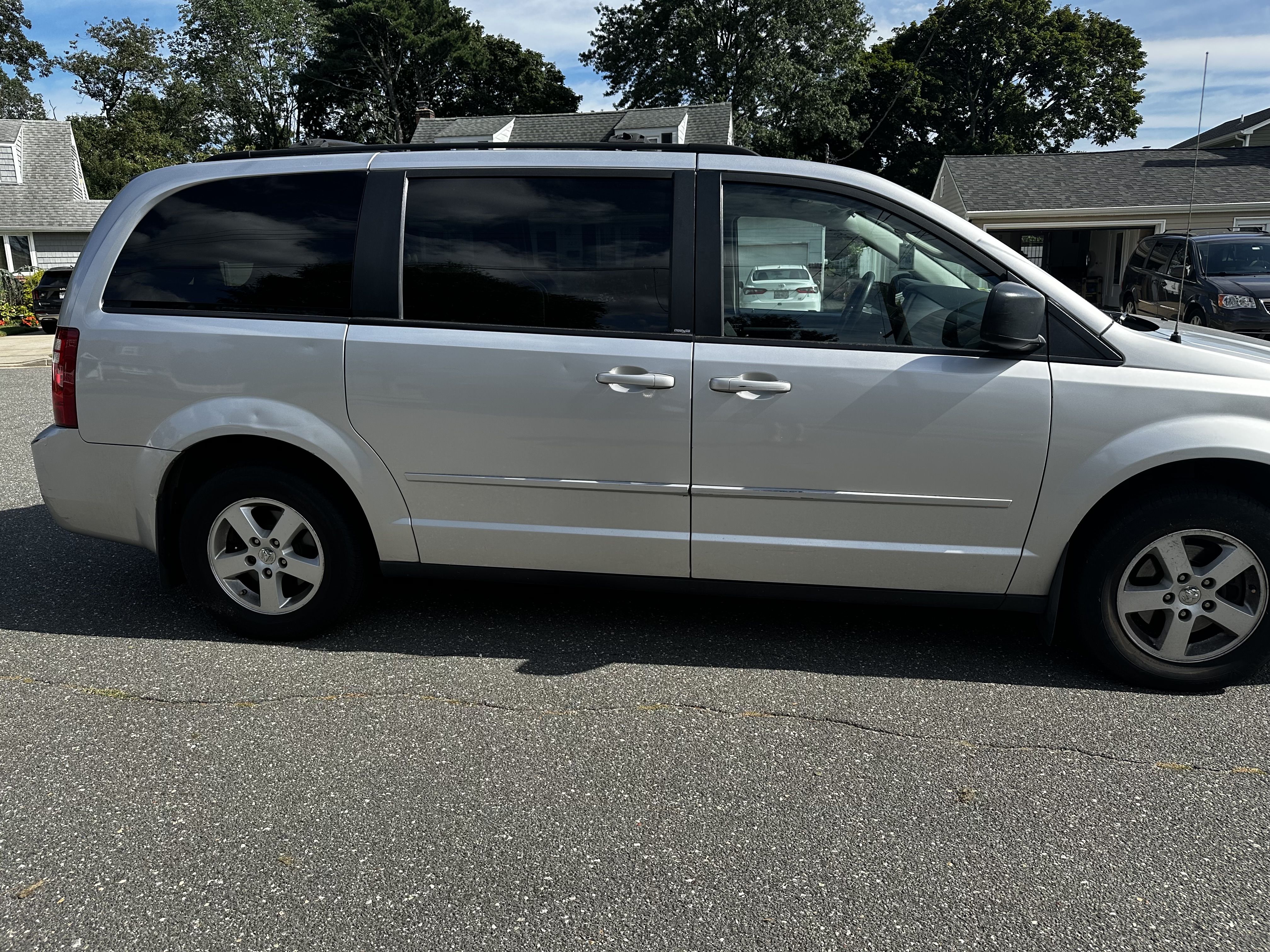 Used 2010 Dodge Grand Caravan SE FWD image 23