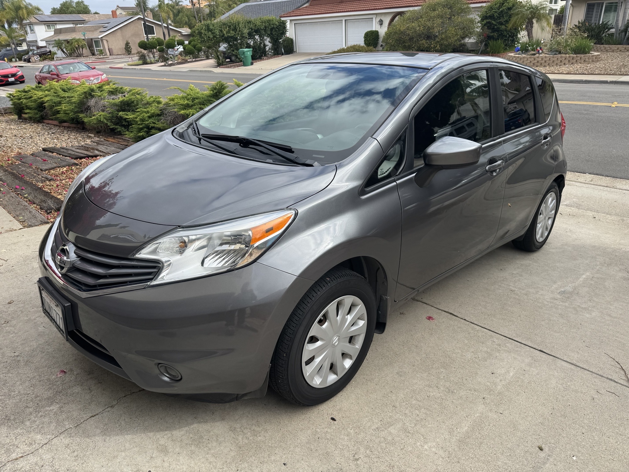 Used 2016 Nissan Versa Note SV FWD image 1